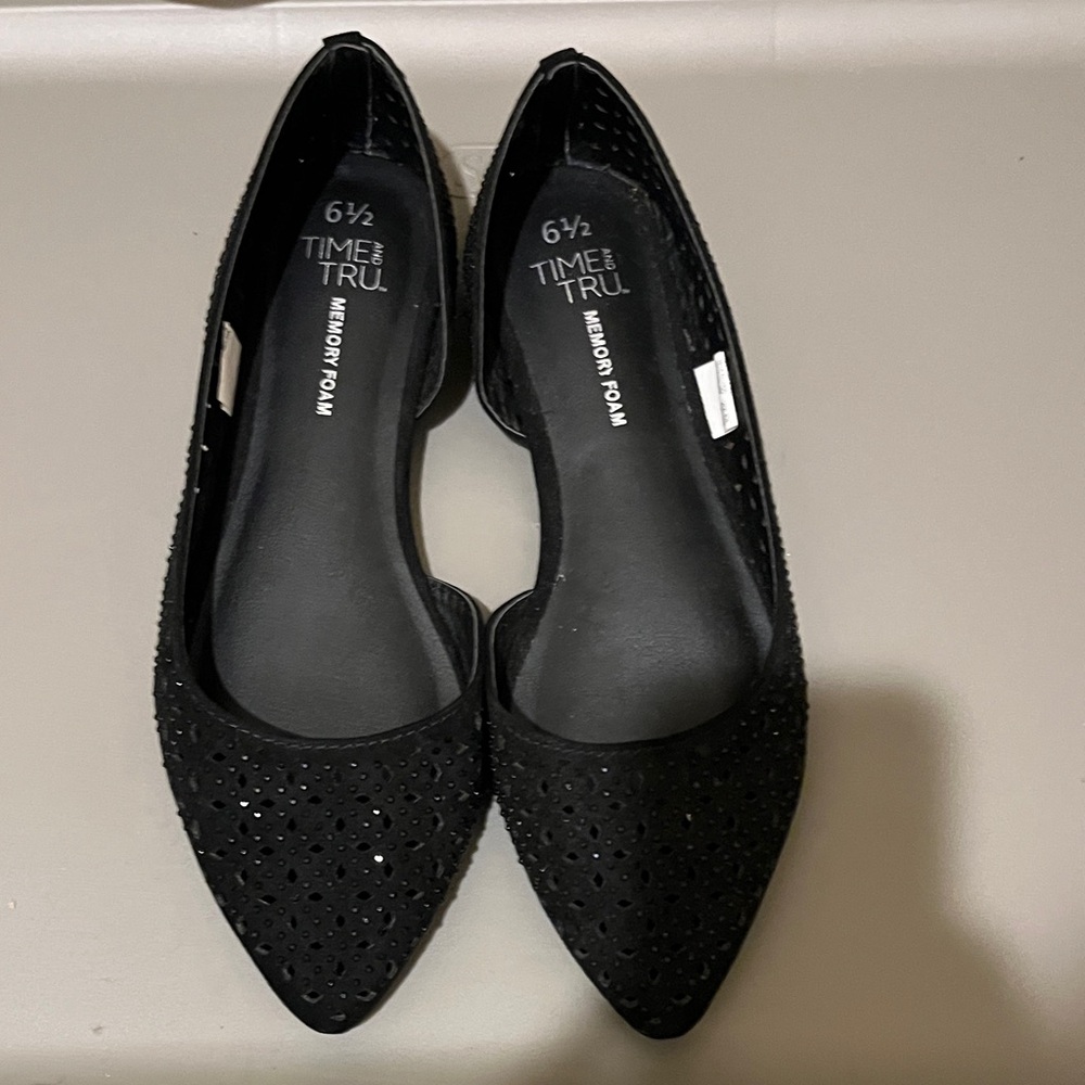 Time and Tru Women's Black Studded Flats